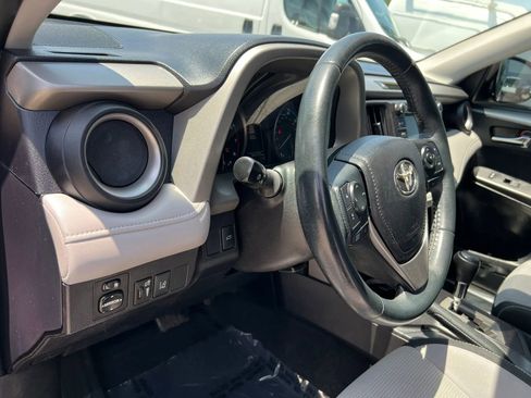 Used 2018 Toyota RAV4 XLE FWD image 15
