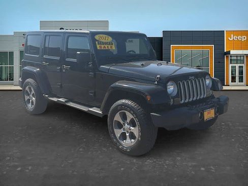 Used 2017 Jeep Wrangler Unlimited Sahara w/ Connectivity Group AWD/4WD image 1