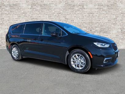 New 2026 Chrysler Pacifica Select