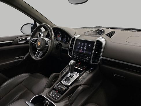 Used 2018 Porsche Cayenne S image 20