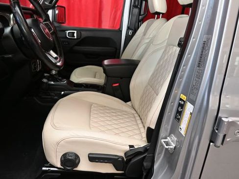 Used 2020 Jeep Wrangler Unlimited Sahara image 2