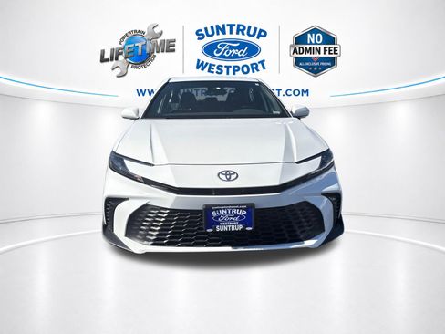 Used 2025 Toyota Camry SE FWD image 7
