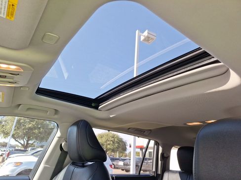 Used 2025 Toyota Highlander Limited image 30