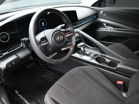 Used 2024 Hyundai Elantra SEL w/ Convenience Package FWD image 18