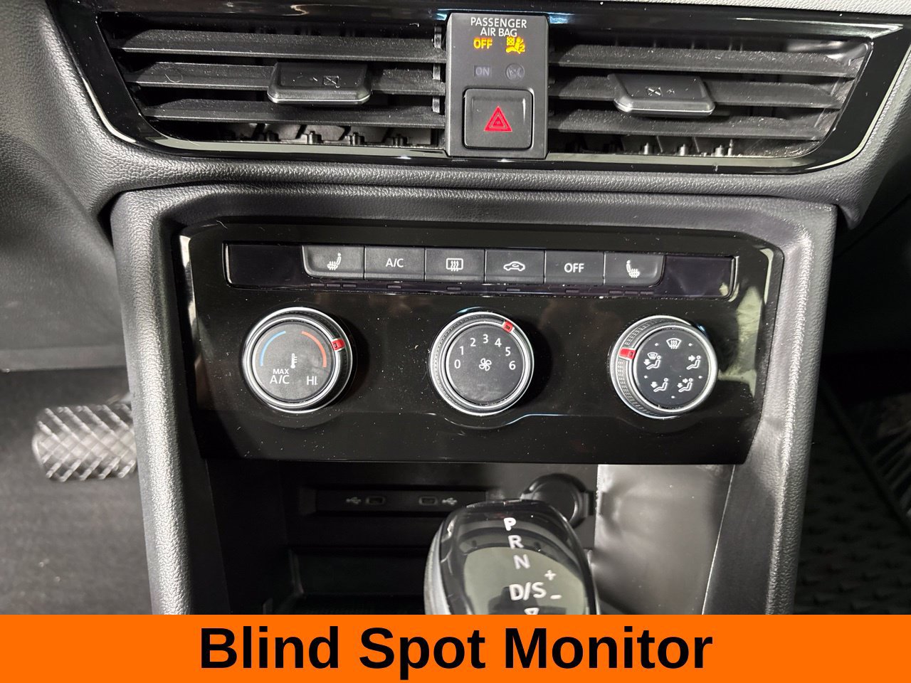 Used 2023 Volkswagen Taos SE w/ Panoramic Sunroof Package AWD/4WD image 19