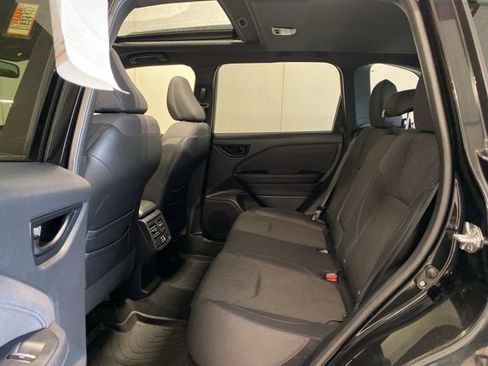 Used 2025 Subaru Forester Premium AWD/4WD image 12