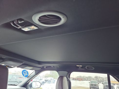 Used 2025 Ford Explorer Platinum image 32