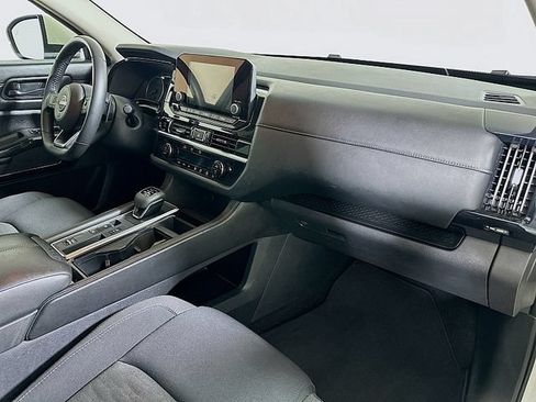 Used 2025 Nissan Pathfinder SV FWD image 28