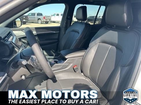 Used 2024 Jeep Grand Cherokee Limited w/ Luxury Tech Group II AWD/4WD image 18