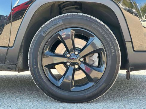Used 2020 Jeep Cherokee Latitude Plus image 7