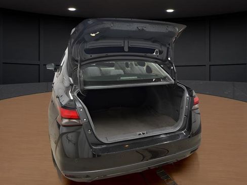 Used 2021 Nissan Versa SV FWD image 7