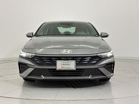Used 2025 Hyundai Elantra SE image 6