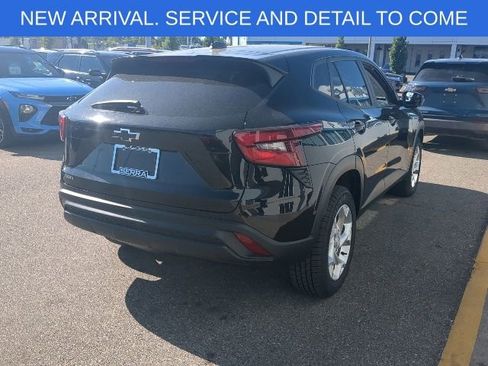 Used 2024 Chevrolet Trax LS w/ LS Convenience Package FWD image 7