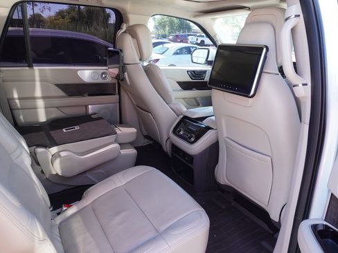 Used 2021 Lincoln Navigator L Reserve AWD/4WD image 8