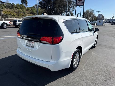 Used 2025 Chrysler Voyager LX FWD image 8