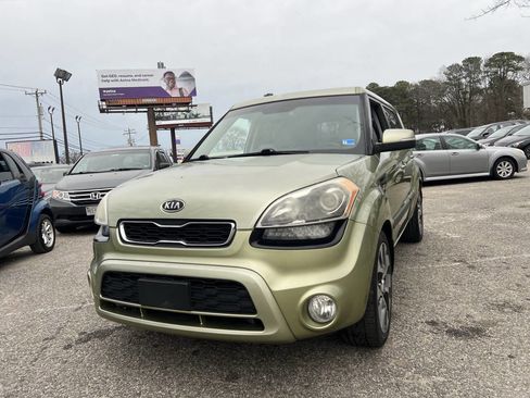 Used 2012 Kia Soul ! w/ Premium Pkg image 2