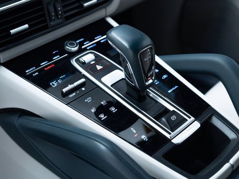 Used 2022 Porsche Cayenne E-Hybrid image 27