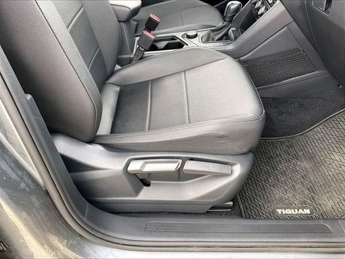 Used 2020 Volkswagen Tiguan SEL image 37