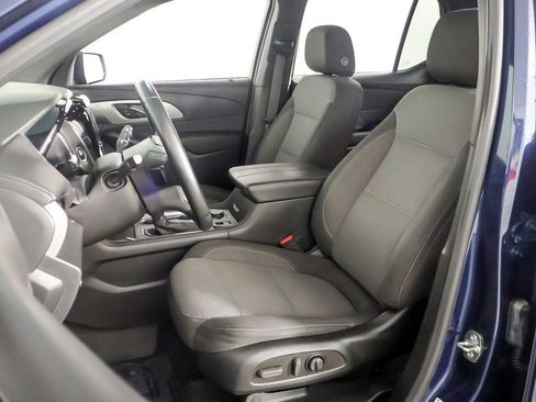 Used 2023 Chevrolet Traverse LT w/ Rear Camera Mirror Package image 29