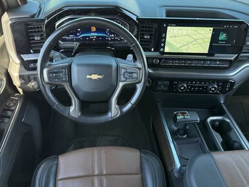 Used 2023 Chevrolet Silverado 1500 High Country w/ Technology Package image 12