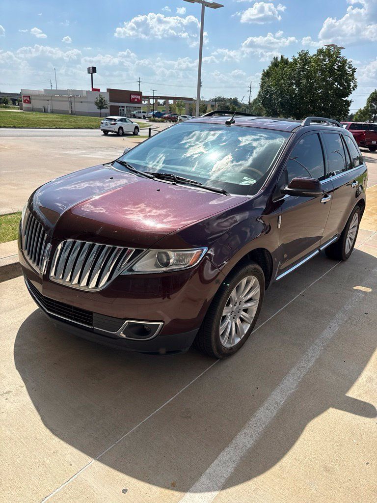 Used 2012 Lincoln MKX FWD image 4