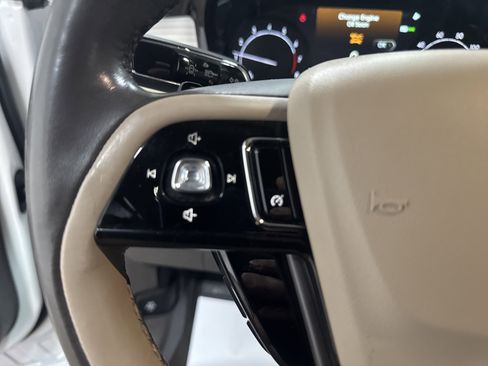 Used 2021 Lincoln Corsair AWD image 23