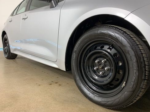 Used 2022 Toyota Corolla LE image 6