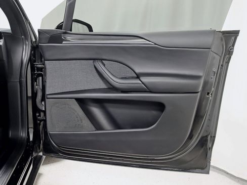 Used 2022 Tesla Model X Plaid image 37