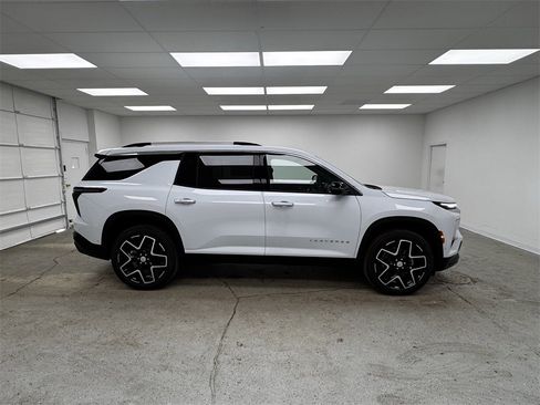 New 2026 Chevrolet Traverse High Country w/ LPO, Floor Liner Package image 4