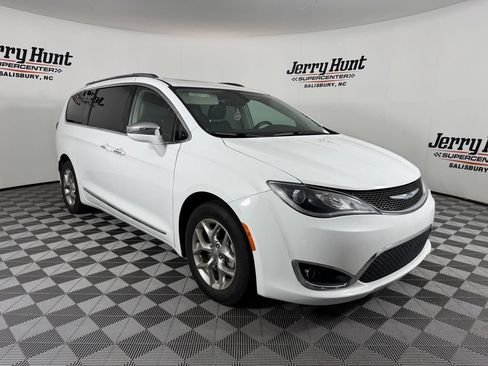 Used 2018 Chrysler Pacifica Limited FWD image 6