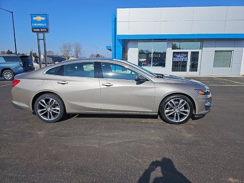 Used 2025 Chevrolet Malibu LT image 2