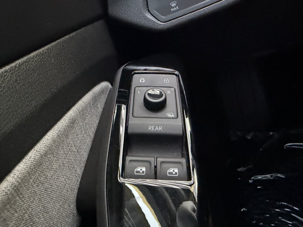 Used 2025 Volkswagen ID.4 Pro RWD image 26
