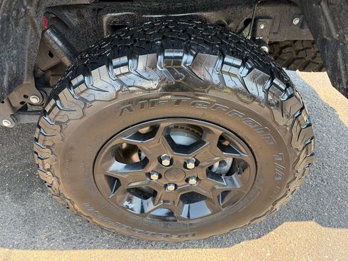 Used 2023 Jeep Gladiator Sport image 12