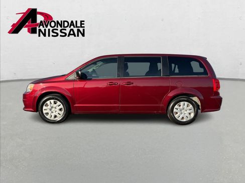 Used 2018 Dodge Grand Caravan SE w/ UConnect Hands-Free Group image 3