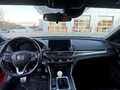 Used 2018 Honda Accord Sport image 11