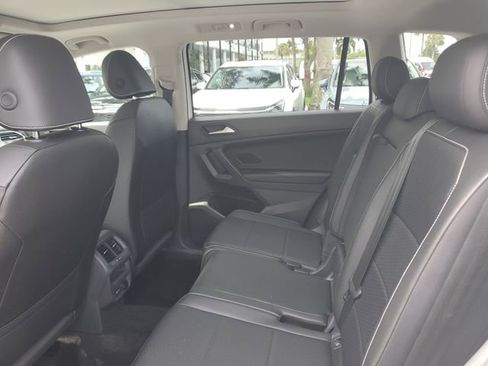 Used 2021 Volkswagen Tiguan SE AWD/4WD image 9
