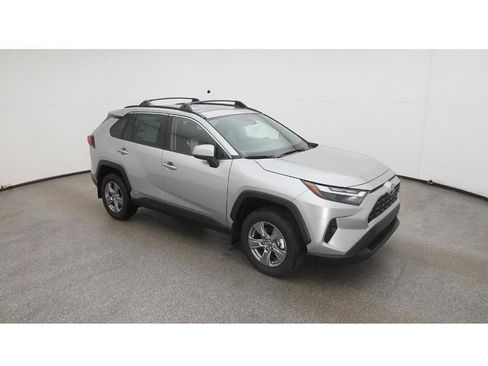Used 2025 Toyota RAV4 XLE image 14