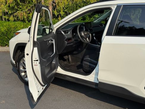 Used 2021 Toyota RAV4 Limited AWD/4WD image 8