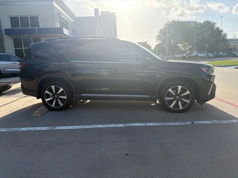 Used 2024 Honda Pilot Touring image 4