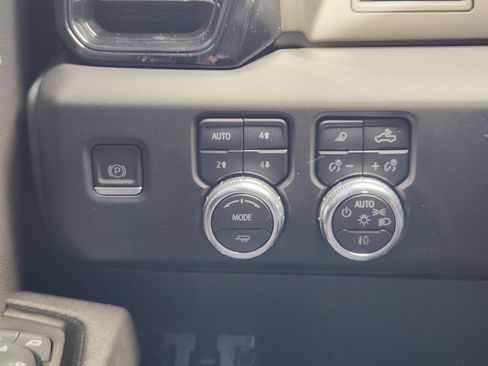 Used 2023 GMC Sierra 1500 AT4 w/ AT4 Preferred Package AWD/4WD image 21