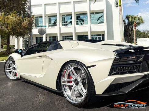 Used 2018 Lamborghini Aventador S image 45