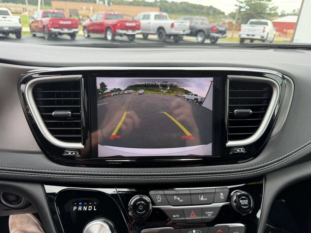 New 2027 Chrysler Pacifica Select AWD/4WD image 27