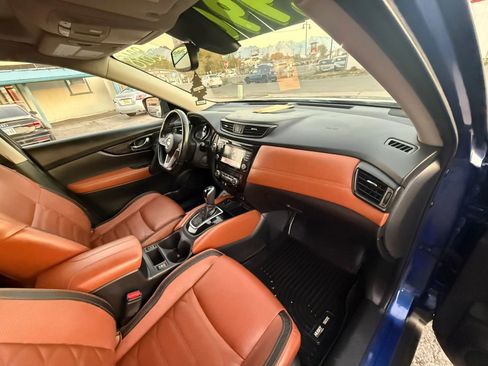 Used 2018 Nissan Rogue SL w/ Premium Package image 11