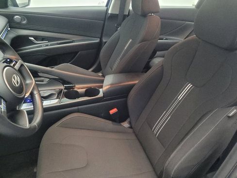 Used 2025 Hyundai Elantra SEL image 17