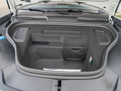 Certified 2025 Porsche Macan Electric image 28