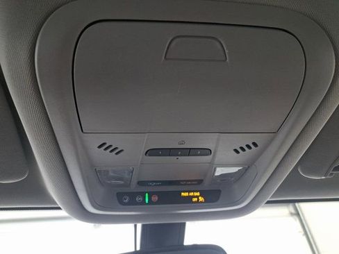 Used 2020 GMC Acadia SLT w/ Premium Package image 18