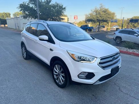 Used 2017 Ford Escape Titanium image 3