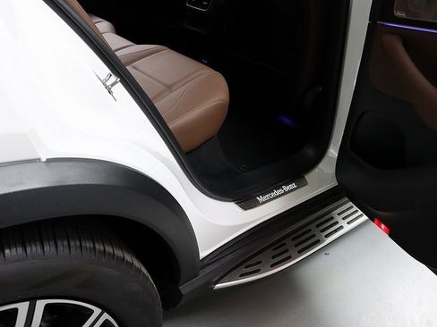 Used 2024 Mercedes-Benz GLE 350 4MATIC w/ Driver Assistance Package image 35