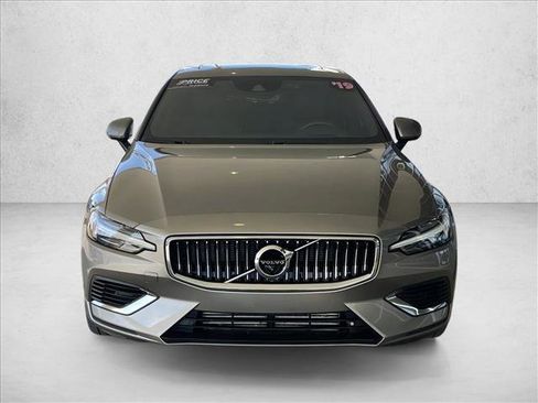 Used 2019 Volvo S60 T8 Inscription image 6