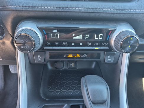 Used 2025 Toyota RAV4 XLE AWD/4WD image 29